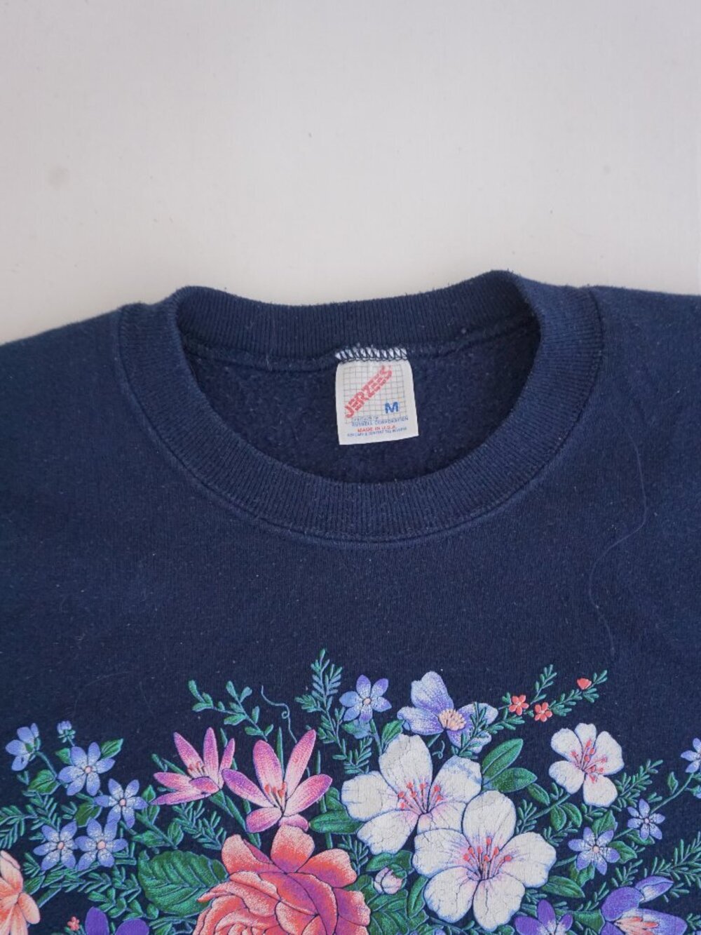 Vintage Jerzees Navy Floral Rose Garden Graphic Sweatshirt Cottagecore M - Picture 10 of 10